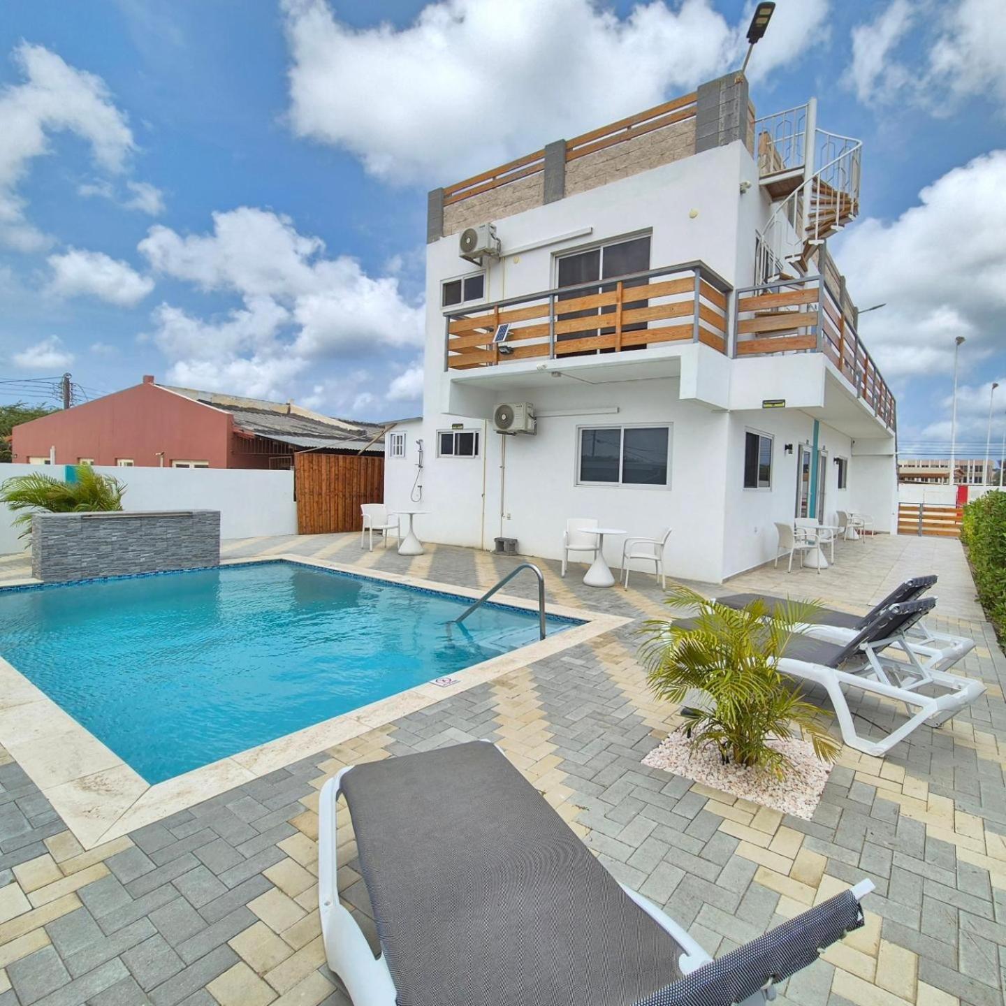Ocean Breeze Apartments In Aruba Oranjestad Luaran gambar