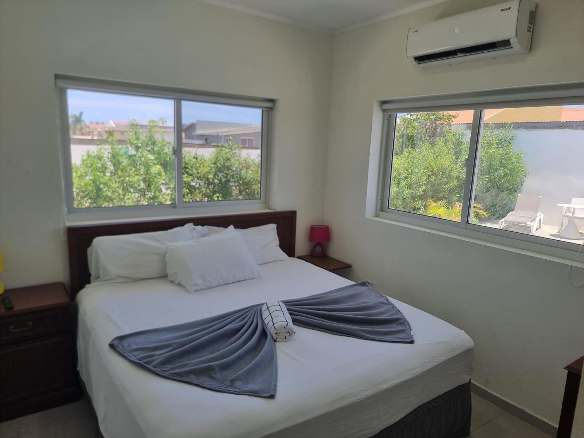 Ocean Breeze Apartments In Aruba Oranjestad Luaran gambar
