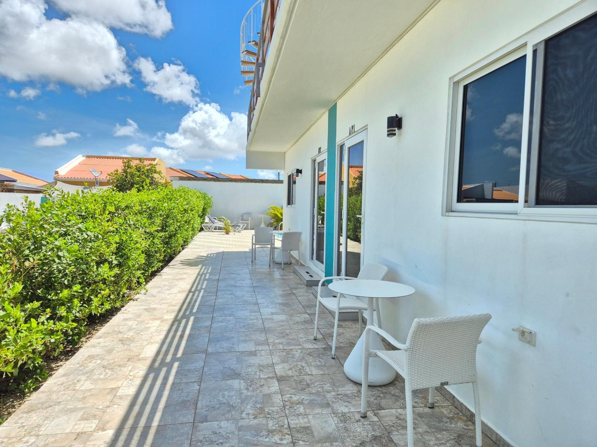 Ocean Breeze Apartments In Aruba Oranjestad Luaran gambar