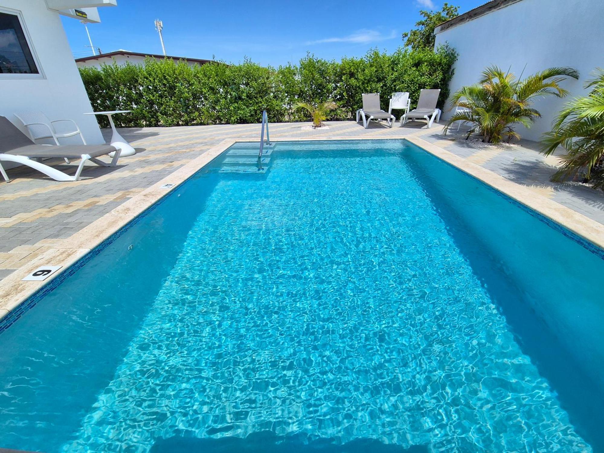 Ocean Breeze Apartments In Aruba Oranjestad Luaran gambar