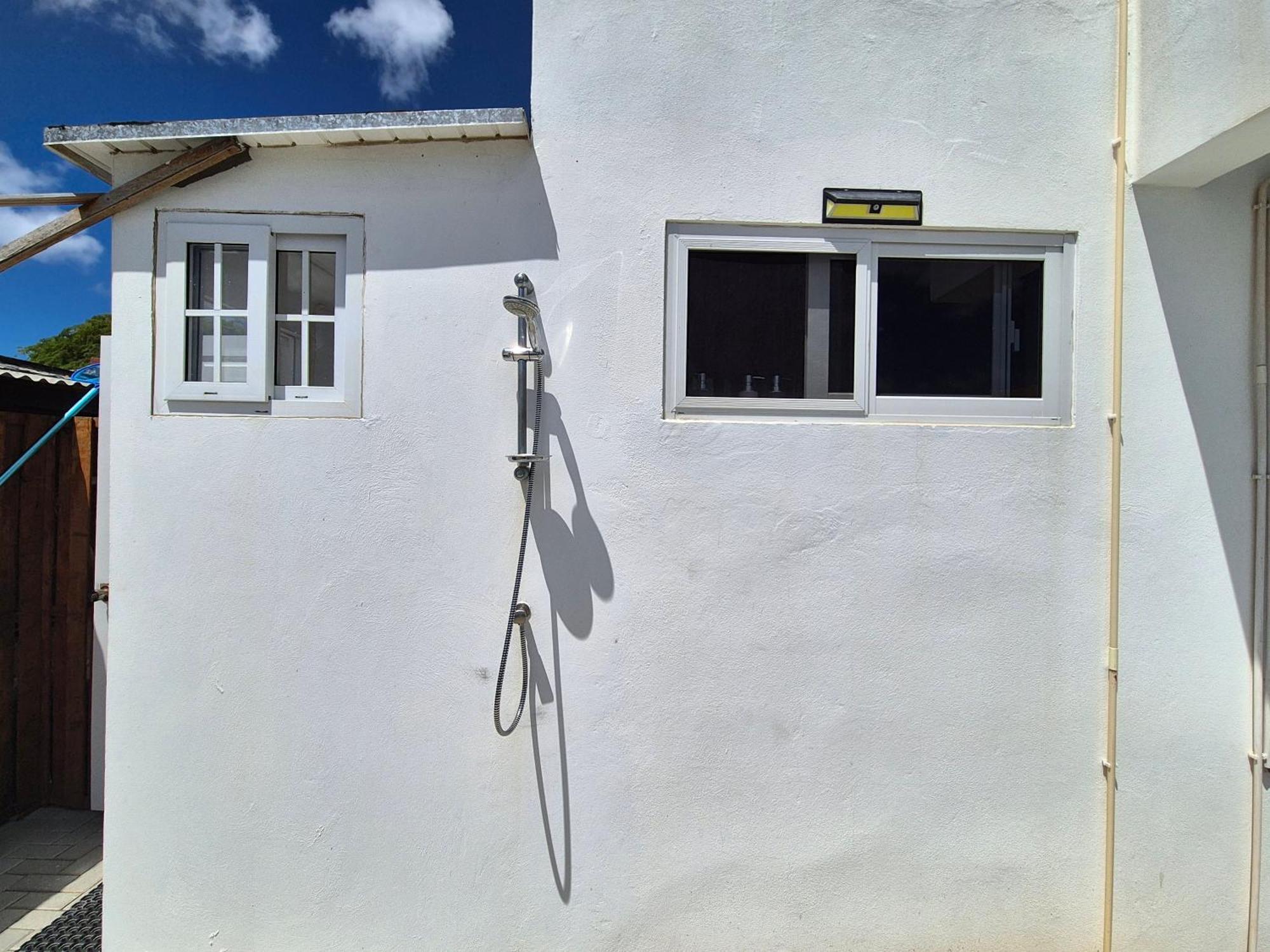 Ocean Breeze Apartments In Aruba Oranjestad Luaran gambar